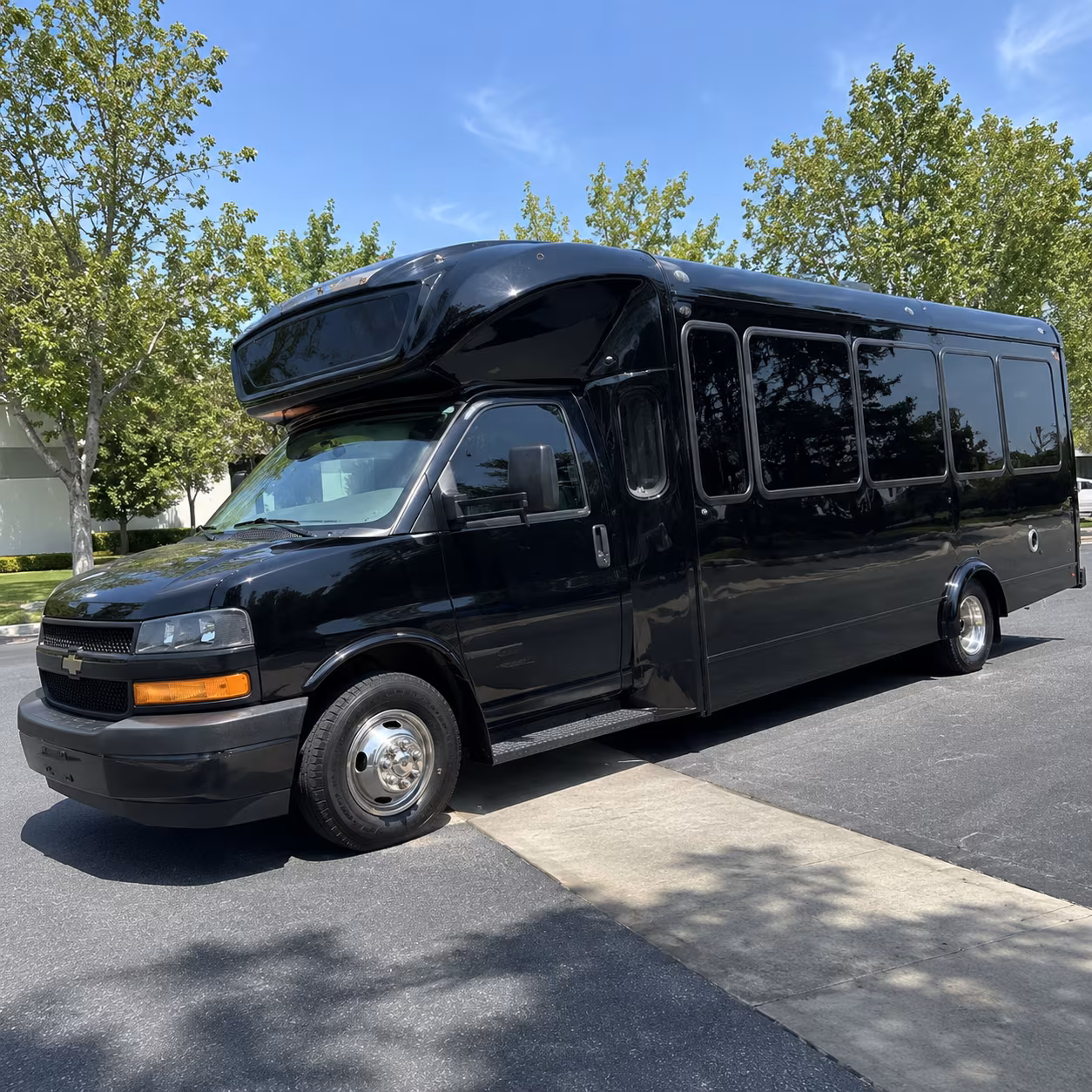 centennial 15 passenger party bus